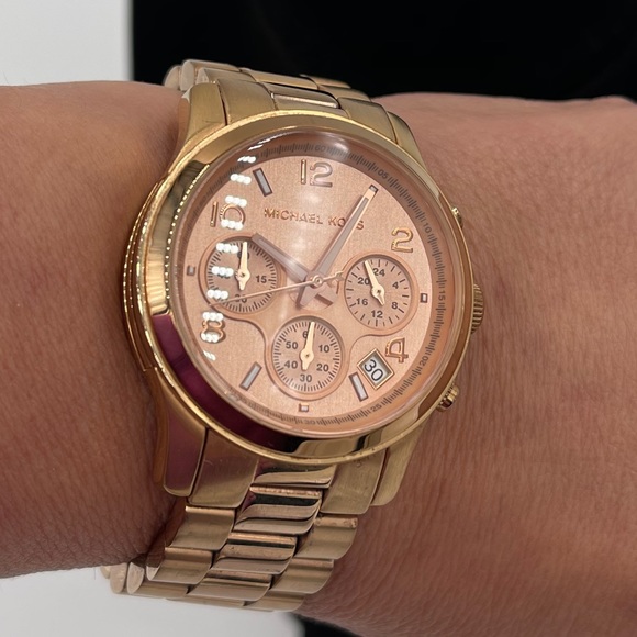 Michael Kors Women's Chronograph Rose Gold Watch. NWNT - Picture 2 of 3